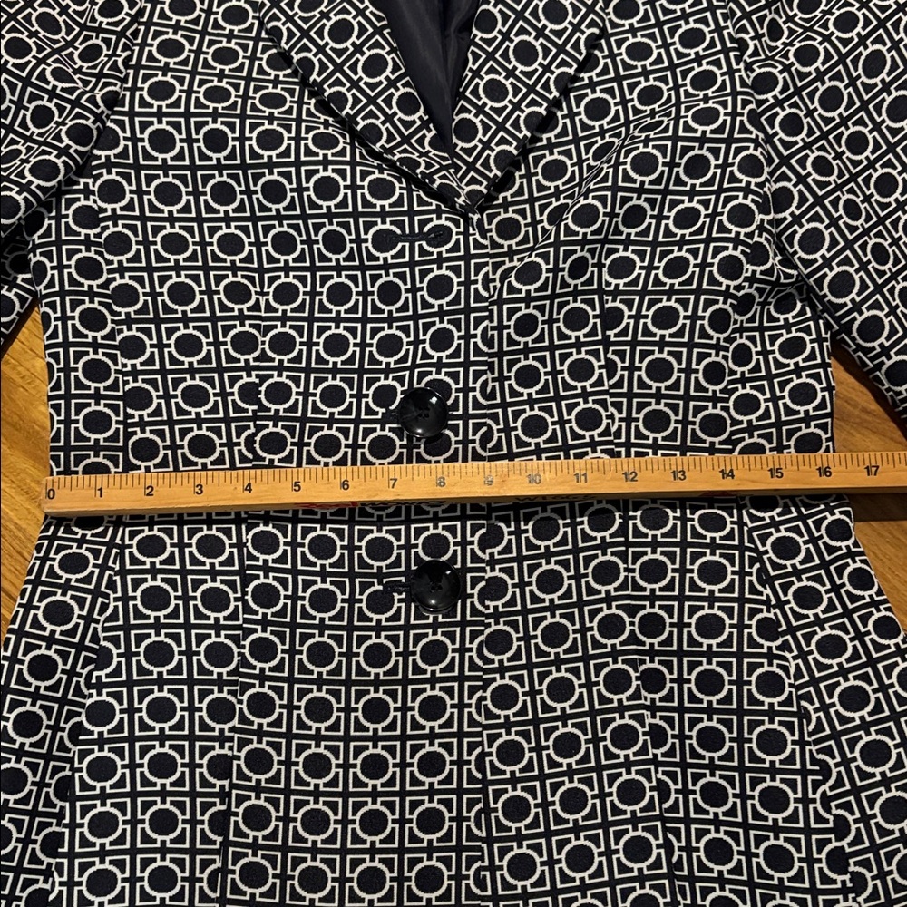 Women’s Kasper 3-button belted suit coat, size 6 - Picture 5 of 7